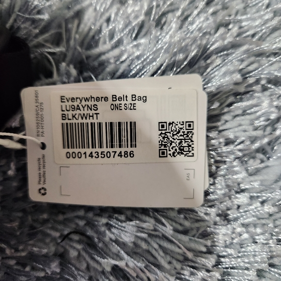 Lululemon Black and White Everywhere Belt Bag 1L - Picture 2 of 11